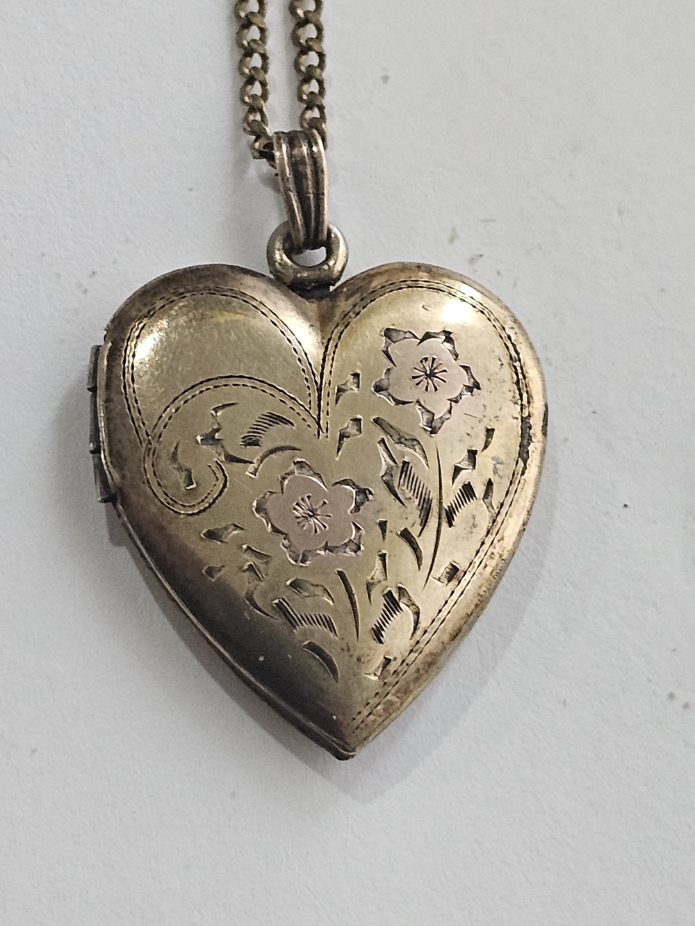 1/20 12k On Sterling Heart Floral Etched Locket Necklace - 18" Vintage. - Picture 8 of 8